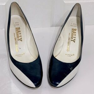 Vintage Bally Shoes  White/Navy  Color Size 7